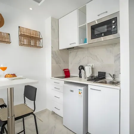 Apartment Stylish With Ocean View And Pool, Ponderosa, 322