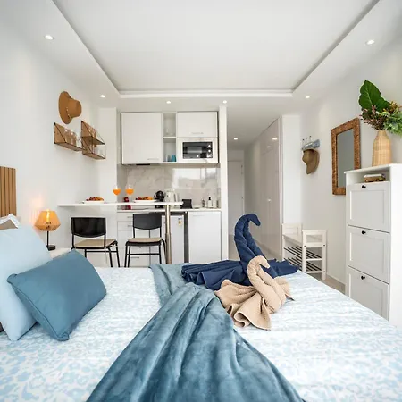 Stylish With Ocean View And Pool, Ponderosa Apartment *
